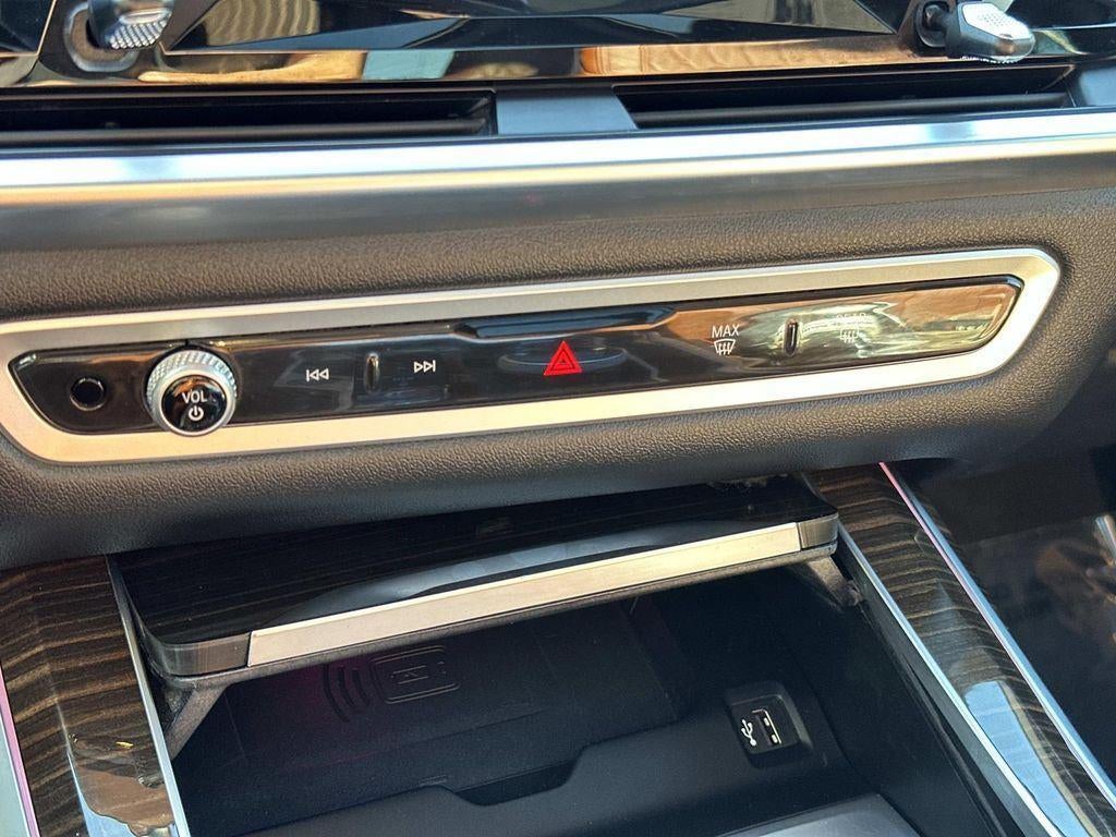 2023 BMW X7 M60i