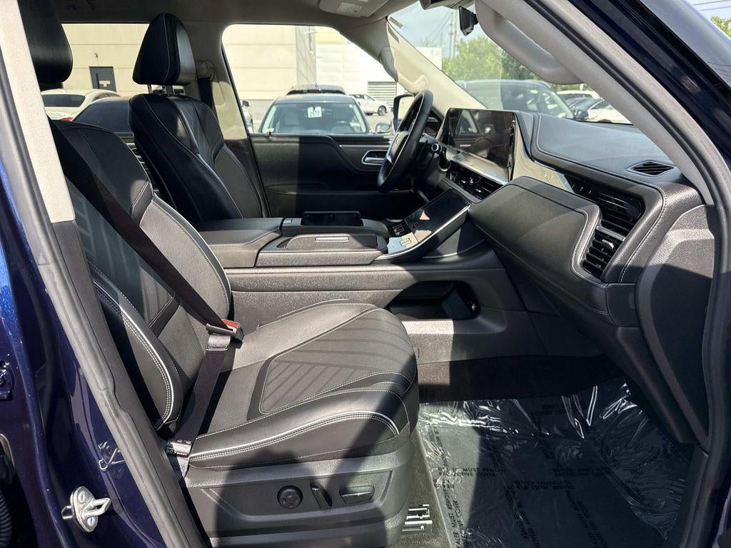 2025 INFINITI QX80 LUXE