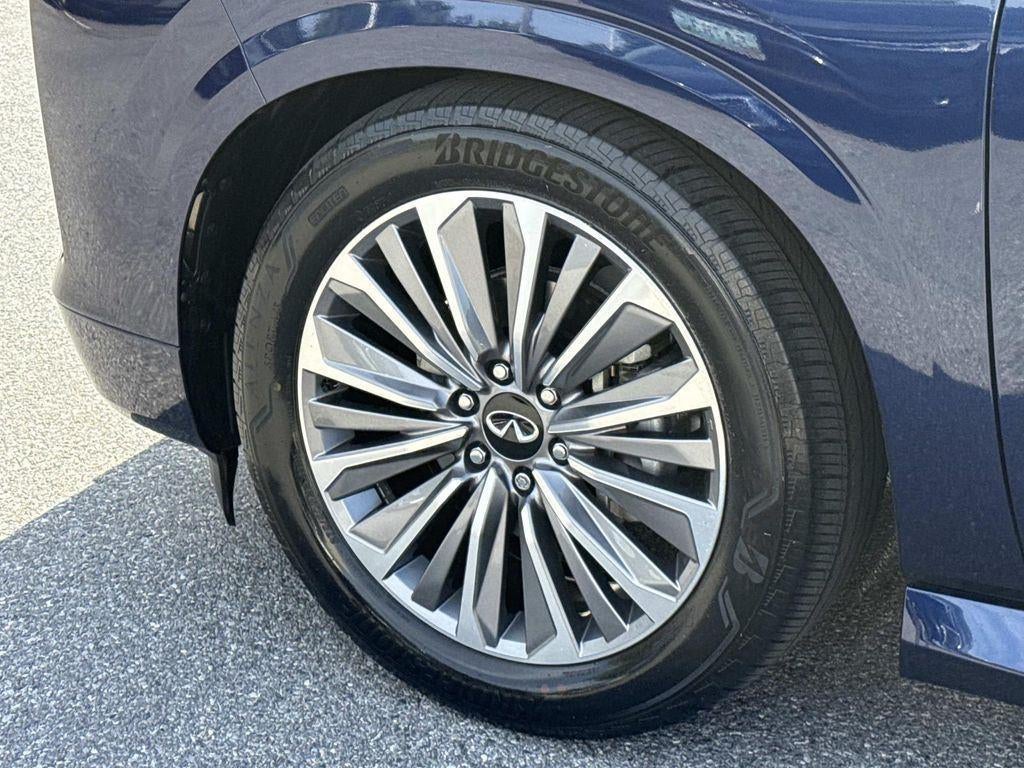 2025 INFINITI QX80 LUXE