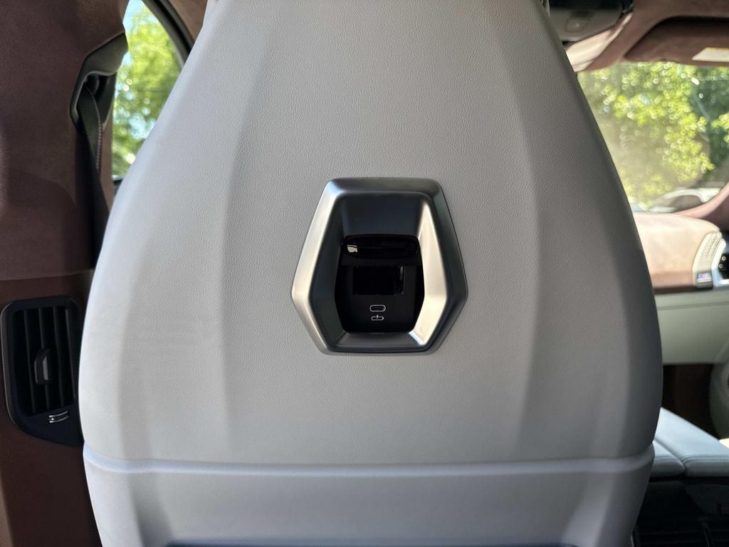 2023 BMW XM Base