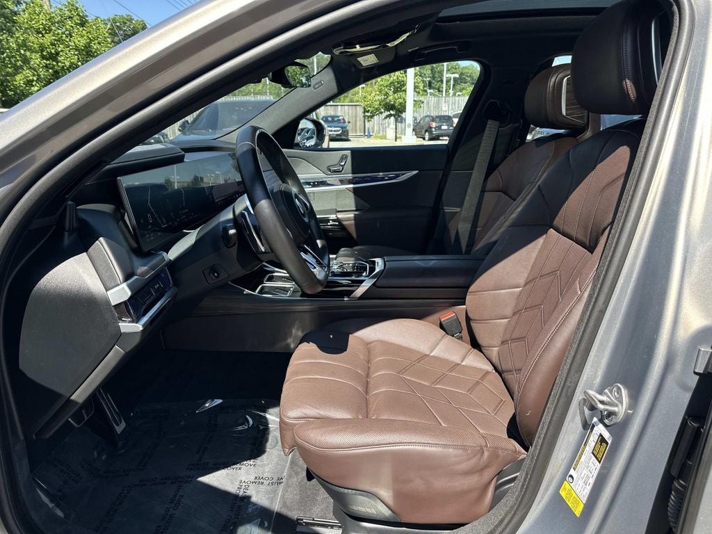 2023 BMW 7 Series 740i
