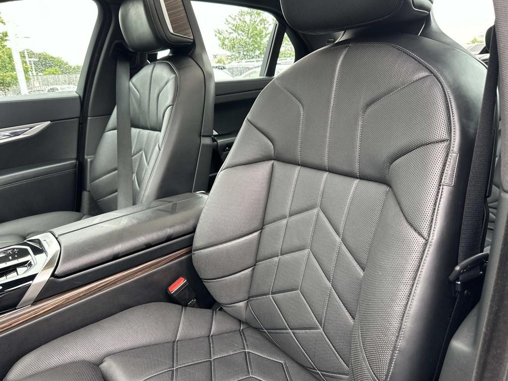 2023 BMW 7 Series 740i