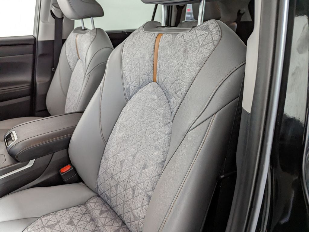 2023 Toyota Highlander Hybrid Bronze Edition