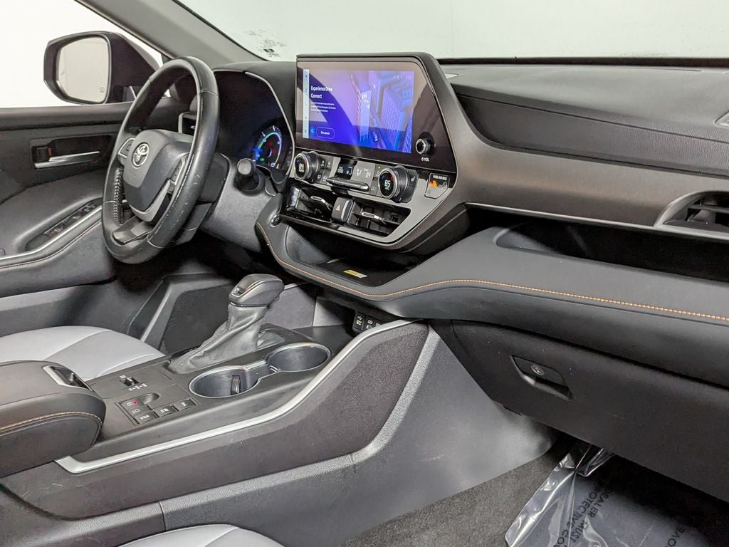2023 Toyota Highlander Hybrid Bronze Edition
