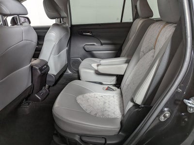 2023 Toyota Highlander Hybrid Bronze Edition