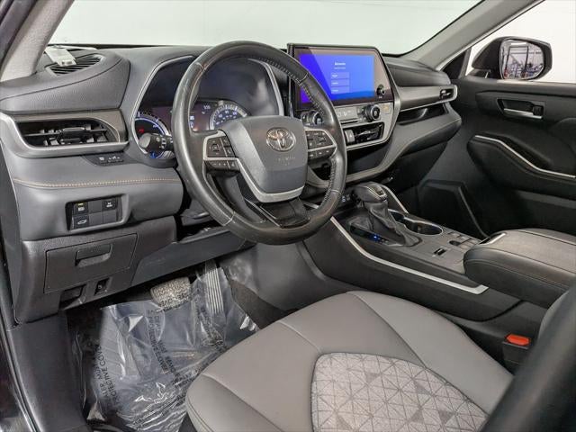 2023 Toyota Highlander Hybrid Bronze Edition