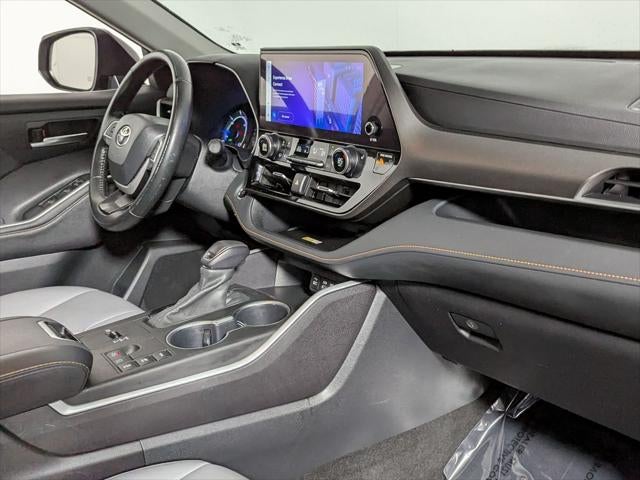 2023 Toyota Highlander Hybrid Bronze Edition