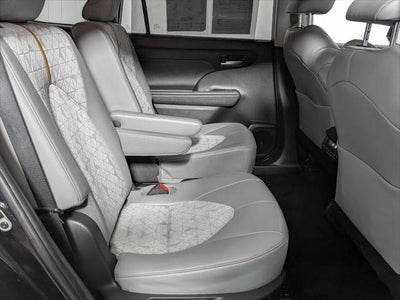 2023 Toyota Highlander Hybrid Bronze Edition