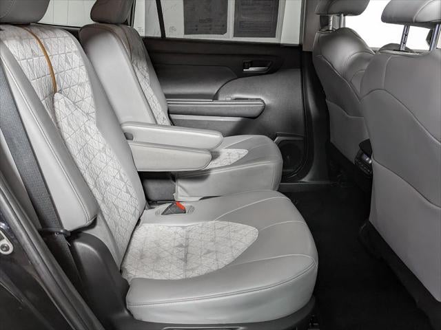 2023 Toyota Highlander Hybrid Bronze Edition