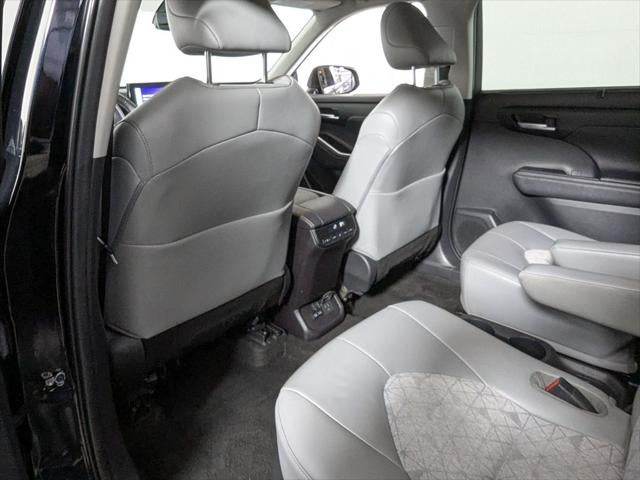 2023 Toyota Highlander Hybrid Bronze Edition