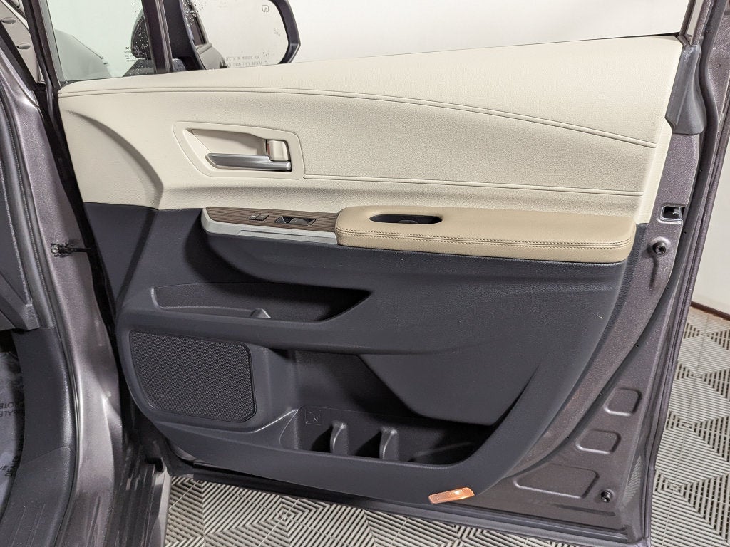 2021 Toyota Sienna XLE 8 Passenger