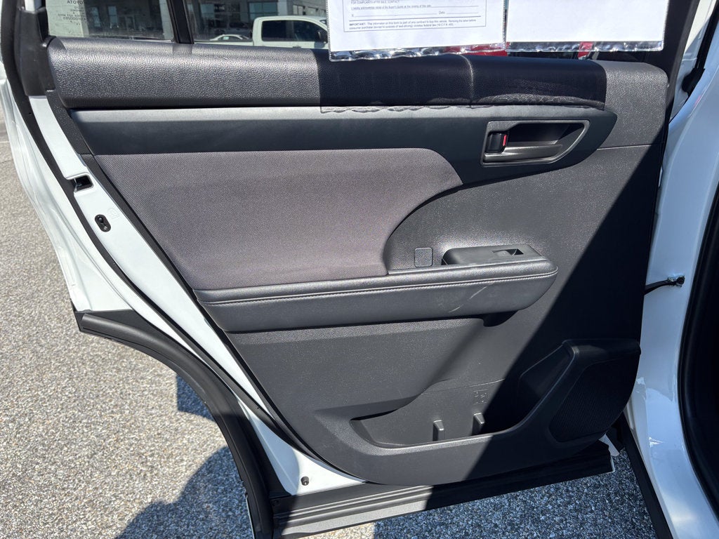 2025 Toyota Highlander LE