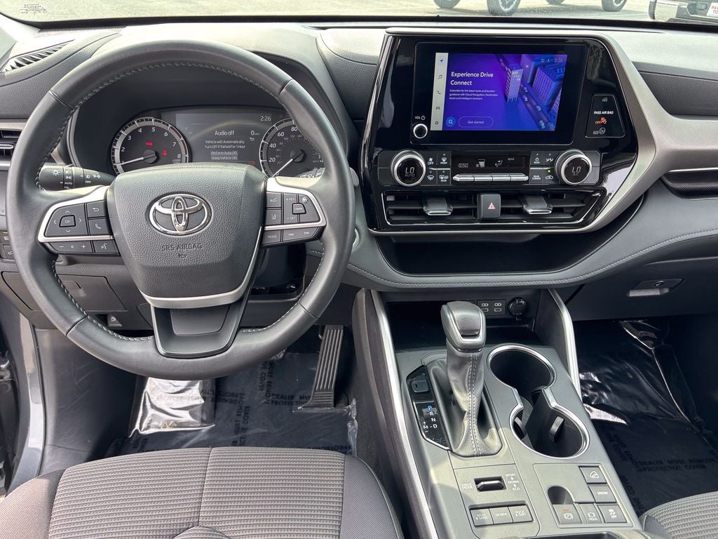 2025 Toyota Highlander LE