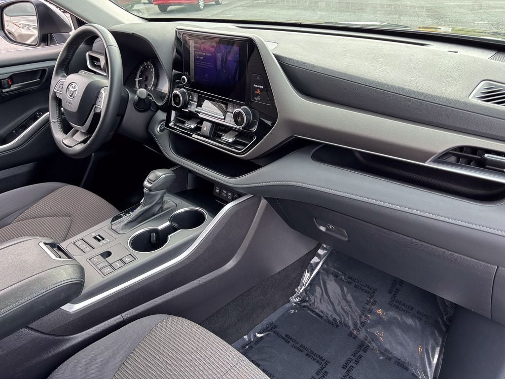 2025 Toyota Highlander LE