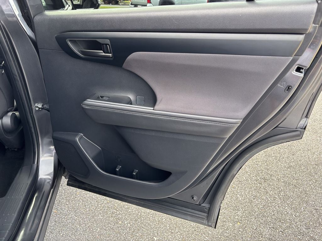 2025 Toyota Highlander LE