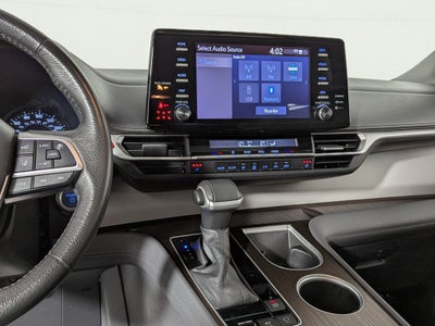 2024 Toyota Sienna XLE 8 Passenger
