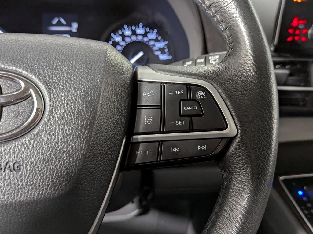 2024 Toyota Sienna XLE 8 Passenger