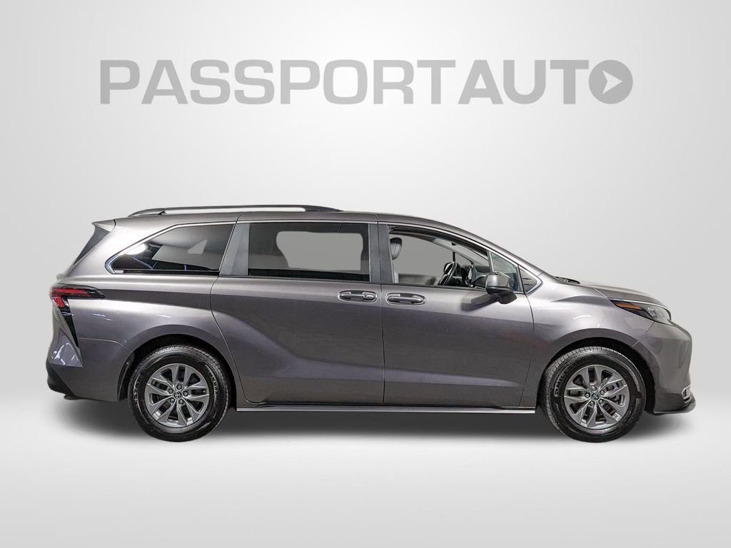 2024 Toyota Sienna XLE 8 Passenger